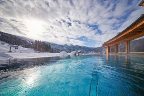 Nach dem Skifahren lässt es sich wunderbar im Pool entspannen.