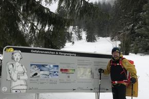 Die Lehrtafeln entlang des Tourenpfads