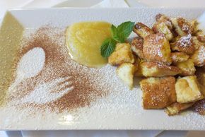 Kaiserschmarren mit Apfelmus