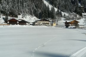Hotel Larchhof tief verschneit
