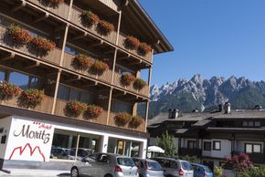 Hotel Moritz mit den Bergen