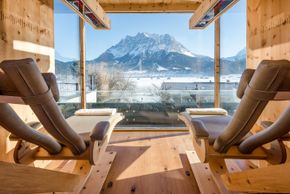 Infrarotkabine mit Panoramablick auf die Zugspitze