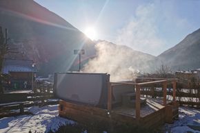 Neuer Hot Whirl Pool im Garten