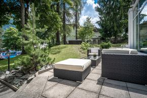 Gartenlounge im Sommer