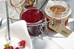 Frühstück mit hausgemachten Marmeladen