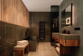 Moderne Einrichtung der Bäder in den Zimmern.