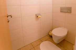 Doppel-, Dreibettzimmer mit WC