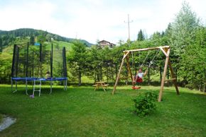 Spielplatz B&B Pension Landhaus Vierthaler, Filzmoos nahe Dachstein