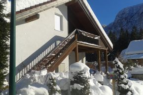 Eingang zur Traumferienwohnung mit traumhaftem Bergblick auf die Five Fingers u. den Krippenstein