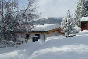 Hütte von der Skipiste aus