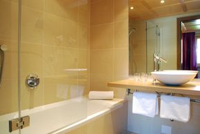 Badezimmer im großen Doppelzimmer im Stammhaus