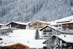 Unser Stammhaus und das neu erbaute Haus Arbogast