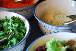 Frisches und knackiges Salatbuffet