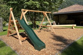 Rund um das Haus gibt es einen großen Garten mit Kinderattraktionen, Schaukel und Klettergerüsten. Im Haus gibt es eine Kinderecke mit Spielzeug für die Kleinsten.