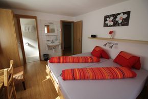 alle Zimmer mit Dusch/WC