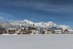 unser Dorfzentrum Söll, nur 10 Gehminuten entfernt