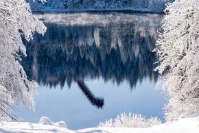 Freibergsee mit Blick auf die Skiflugschanze