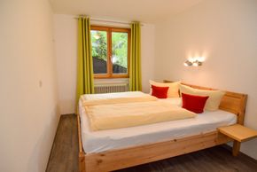 Schlafzimmer mit Doppelbett