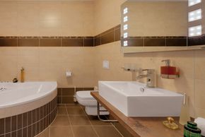 Schlossberghotel Oberhof, Eckbadewanne, Premiumzimmer