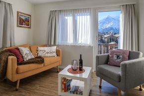 Wohnzimmer mit Ausbilck auf die Walliser Alpen