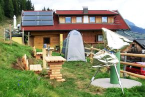 Eigene Teleskop Plattformen mit Teleskopsäule und Stromanschluss