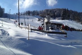 The FIS race course runs along the edge of the 500 m long downhill run.