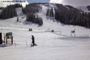 A magic carpet for children is located at the valley between Molly Hogan Lift and Pallavicini Lift.