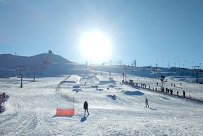 At a glance: terrain park, beginners' area, and the slopes.