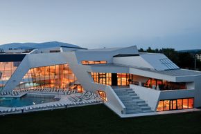 With a valid lift ticket, you receive discounted admission to the Kärnten Therme Warmbad Villach.