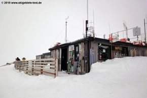 Warming hut with simple food at the resort's highest point: Corbet's Cabin at Tram's top station.