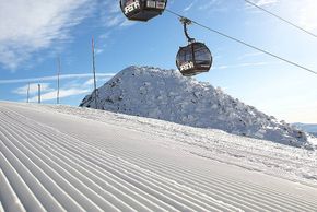Four gondola lifts take winter sports enthusiasts high up the mountain.