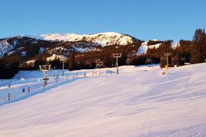 There are also plenty of well-groomed slopes in Marmot Basin.