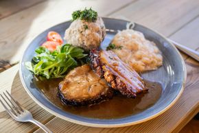 Enjoy Styrian cuisine in the Schladming-Dachstein region - hearty delicacies and regional specialties.