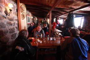 Lunch and dinner in Portillo are fun and friendly, whether you pay a visit to the main dining room, the Portillo bar or the mountainside restaurant Tio Bob's.