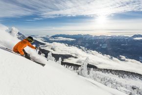 Revelstoke offers plenty of must-ski runs doable for beginners, intermediates, and expert skiers.