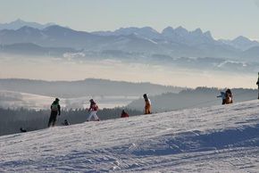 Those who have practiced diligently in the Kinderland can prove themselves afterwards on the red marked slope