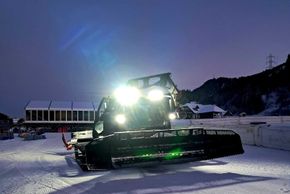 Working through the night for your runs – slopes groomed around the clock.