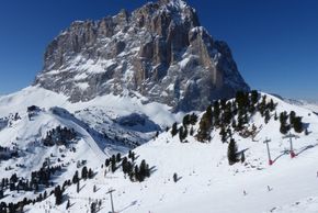 View from the Ciampinoi (2254 m/7395 ft) onto the Langkofel (3.181 m/10436.4 ft).