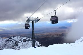 The new 10-passenger gondola Sky Waka leads to the Knoll Ridge Chalet, where the highest restaurant in New Zealand is located at 2020m.