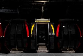 The 8-seater gondolas are spacious and barrier-free.