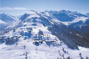 An der Bergstation der Veysonnaz-Gondelbahn erschließen sich zahlreiche Abfahrten. Von hier aus führt zudem der Cheminée-Schlepplift weiter auf den 2.450 Meter hohen Ethérolla.