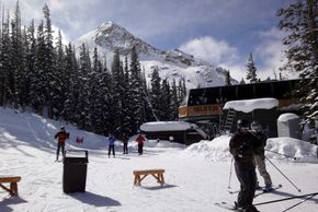 Blick auf die Silver Queen Express Bergstation und Mt Crested Butte!