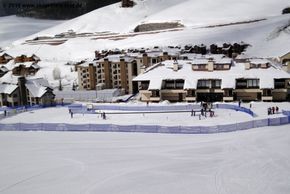 Für die ersten Rutschversuche im Schnee: Das Kinderland unterhalb des Silver Queen Express Lifts!