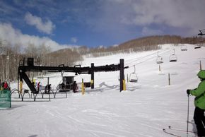 Der Painter Boy Lift ist ein wichtiger Verbindungslift zu den zahlreichen mittelschweren (in USA blau markierten) Abfahrten rund um den Gold Link Lift.