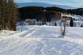 Insgesamt drei Schlepplifte gibt es im niederösterreichischen Skigebiet Aichelberglifte in Karlstift.