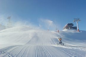 Schneekanonen sorgen für Schneesicherheit.