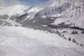 Blick von der Bergstation des Pallavicini Lifts über die Black Mountain Lodge hinunter ins Tal!