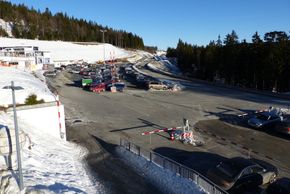 Kostenfreie Parkplätze sind ausreichend an den Talstationen vorhanden.