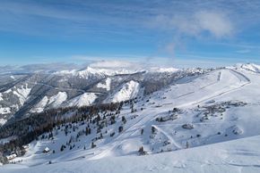 Die rote Piste Nr. 1 führt vom Gipfel am Bottinghaus vorbei bis zur Talstation.