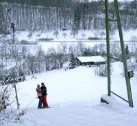 Snowboarderinnen im Steilhang